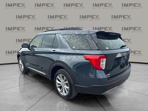 Used 2024 Ford Explorer XLT w/ Equipment Group 202A AWD/4WD image 2