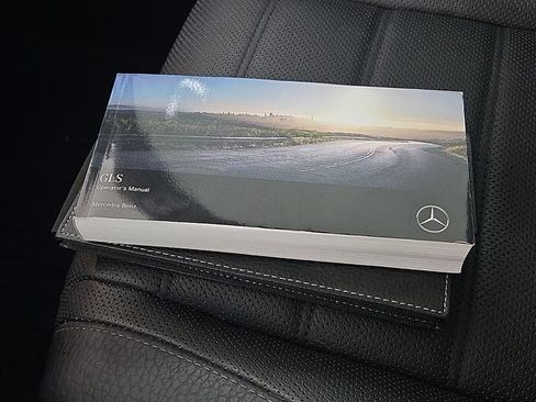 Used 2021 Mercedes-Benz GLS 580 4MATIC image 29