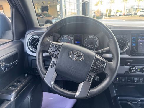 Used 2019 Toyota Tacoma TRD Sport w/ Technology Package image 9