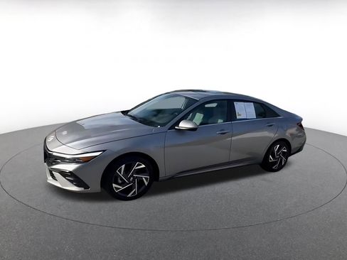 Used 2025 Hyundai Elantra Limited image 8