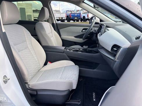 Used 2023 Nissan Rogue SV AWD/4WD image 16