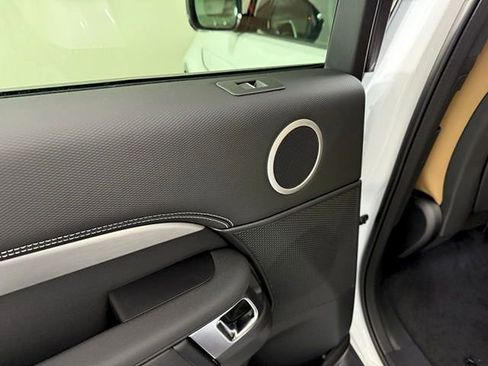 Certified 2025 Land Rover Discovery Dynamic SE image 25