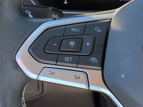 Used 2023 Volkswagen Tiguan SE w/ Panoramic Sunroof Package image 27