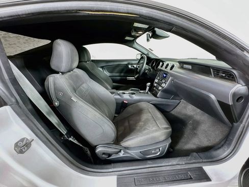 Used 2022 Ford Mustang GT w/ Black Accent Package RWD image 26