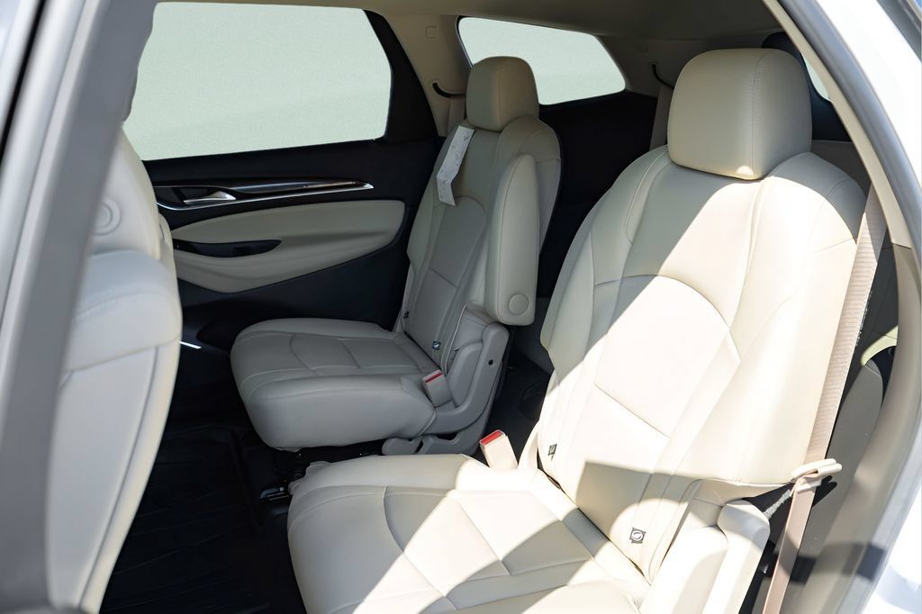 Used 2019 Buick Enclave Premium w/ Experience Buick Package FWD image 17