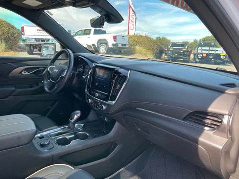 Used 2022 Chevrolet Traverse Premier image 31