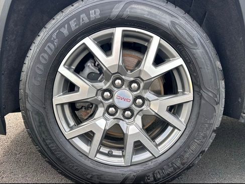 Used 2023 GMC Acadia SLE w/ Driver Convenience Package image 14