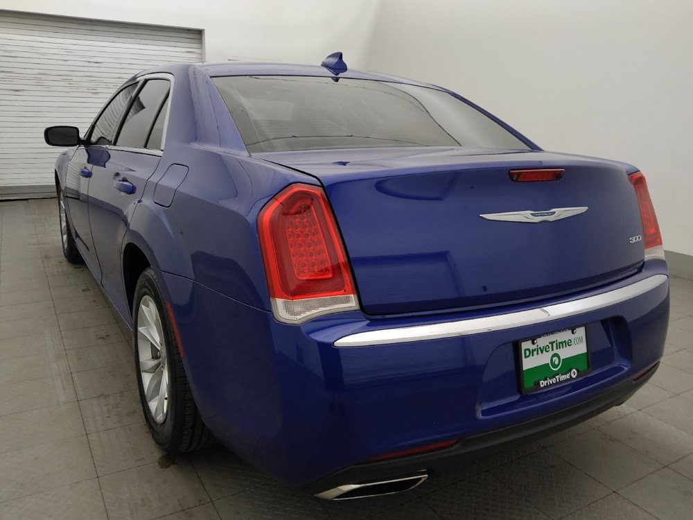 Used 2021 Chrysler 300 Touring RWD image 5