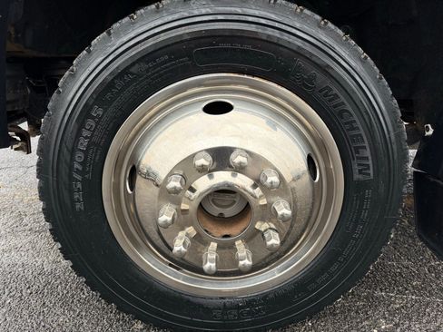 Used 2013 Ford F550 4x4 Crew Cab Super Duty w/ Payload Upgrade Pkg image 9