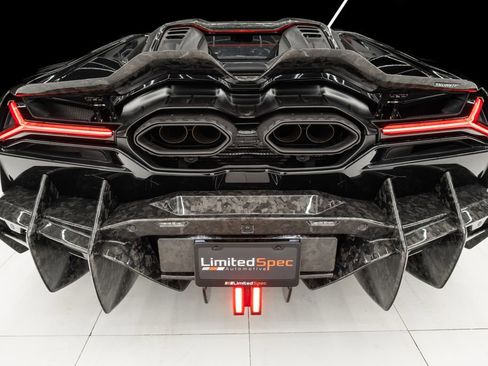 Used 2024 Lamborghini Revuelto image 20