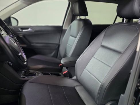 Used 2019 Volkswagen Tiguan SE w/ Panoramic Sunroof Package image 18