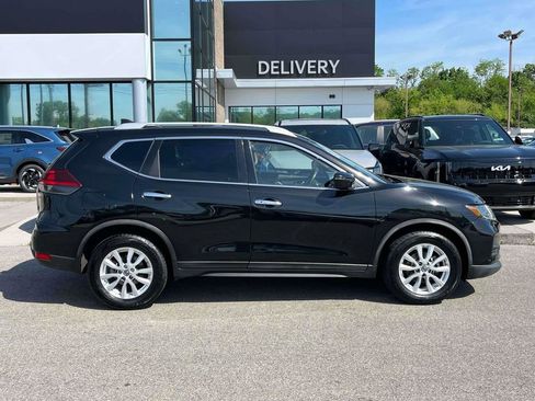 Used 2020 Nissan Rogue SV FWD image 25