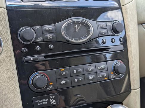 Used 2016 INFINITI QX70 2WD w/ Premium Package image 18