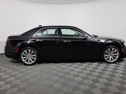 Used 2017 Chrysler 300 C w/ Safetytec Plus Group RWD image 4