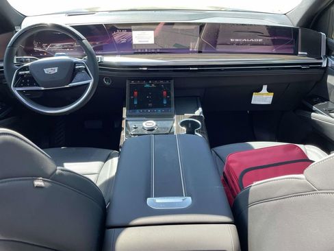 New 2026 Cadillac Escalade Luxury image 16