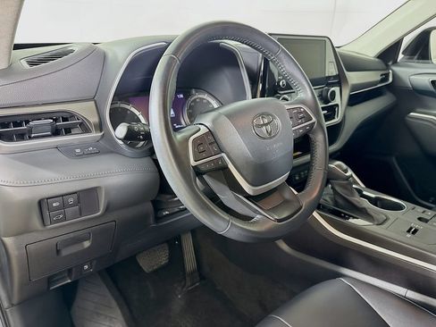 Used 2023 Toyota Highlander XLE FWD image 10