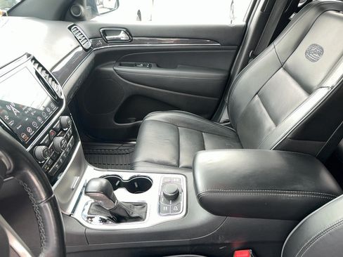 Used 2020 Jeep Grand Cherokee Overland AWD/4WD image 18