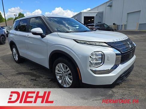 Used 2023 Mitsubishi Outlander ES AWD/4WD image 1