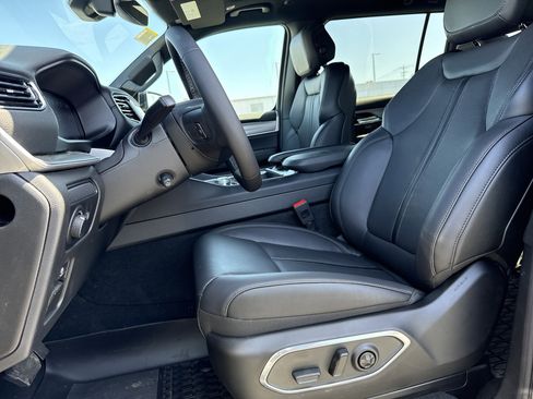 New 2026 Jeep Grand Wagoneer Limited AWD/4WD image 14