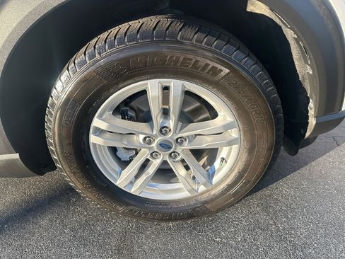 Used 2020 Ford Explorer XLT image 30