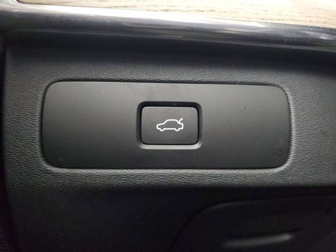 Used 2025 Volvo XC90 B6 Plus image 38