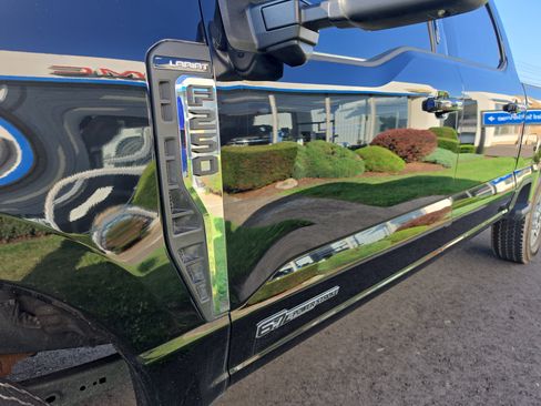 Used 2024 Ford F250 Lariat AWD/4WD image 11