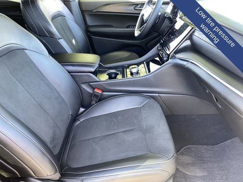 Used 2025 Jeep Grand Cherokee L Laredo AWD/4WD image 14