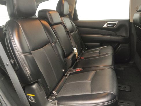 Used 2020 Nissan Pathfinder Platinum image 19