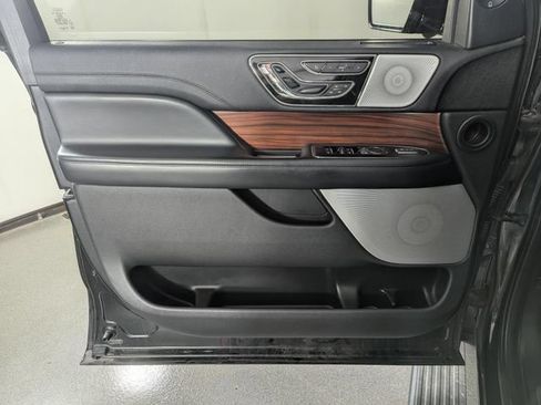 Used 2020 Lincoln Navigator Reserve w/ Equipment Group 208A Reserve AWD/4WD image 9