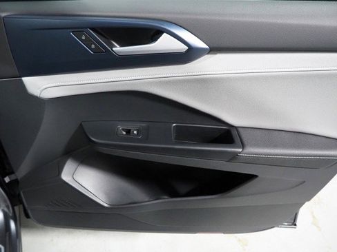 Used 2024 Volkswagen Taos SE image 49