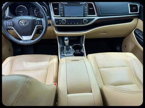 Used 2016 Toyota Highlander Limited Platinum FWD image 23
