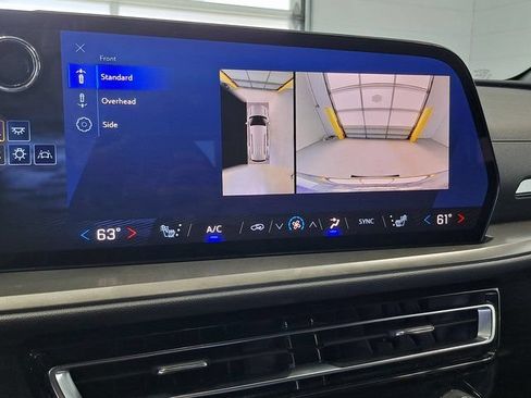 Used 2024 Chevrolet Traverse LT AWD/4WD image 16