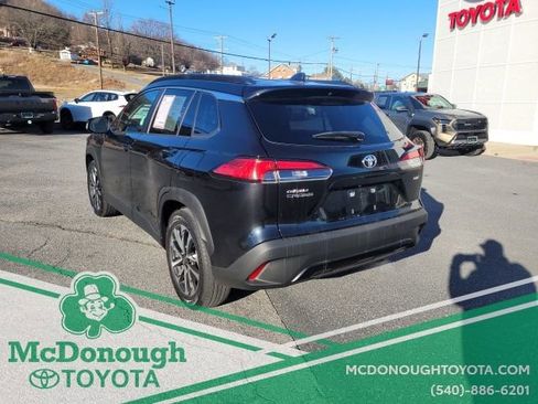 Certified 2024 Toyota Corolla Cross XLE image 12