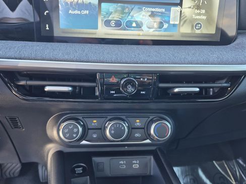 Certified 2025 Nissan Kicks SV AWD/4WD image 24