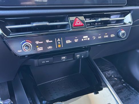 New 2025 Kia Niro EX image 23