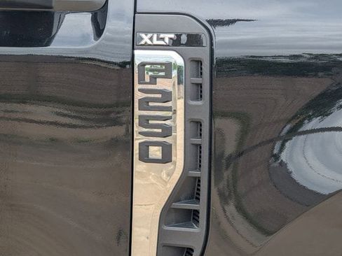 Used 2024 Ford F250 XLT w/ FX4 Off-Road Package AWD/4WD image 9