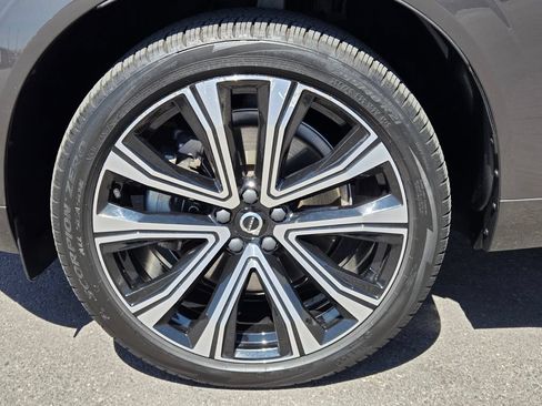 Used 2023 Volvo XC60 B5 Ultimate AWD/4WD image 3