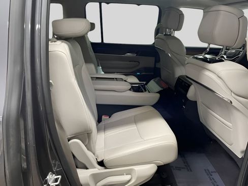 Used 2023 Jeep Grand Wagoneer 4WD image 16