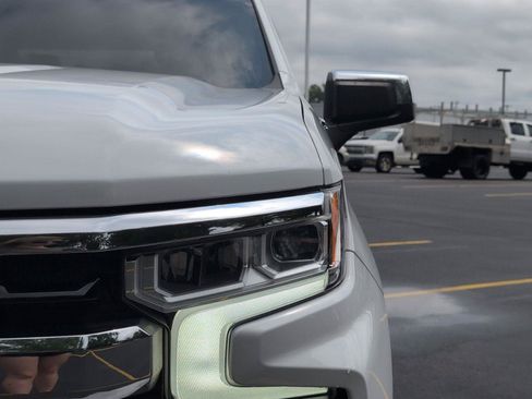 Used 2022 Chevrolet Silverado 1500 LT RWD image 12