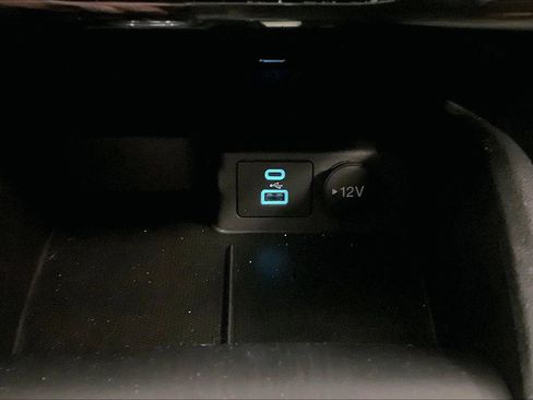 Used 2022 Ford Escape SE w/ SE Sport Appearance Package image 31