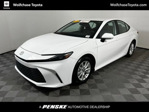 Certified 2025 Toyota Camry LE image 1