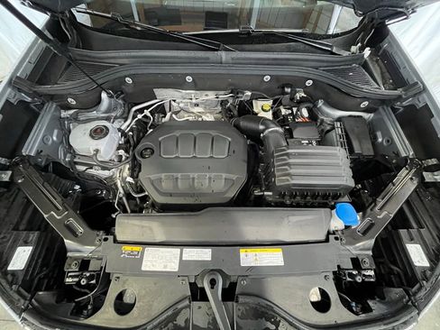 Certified 2025 Volkswagen Atlas SEL Premium R-Line image 31