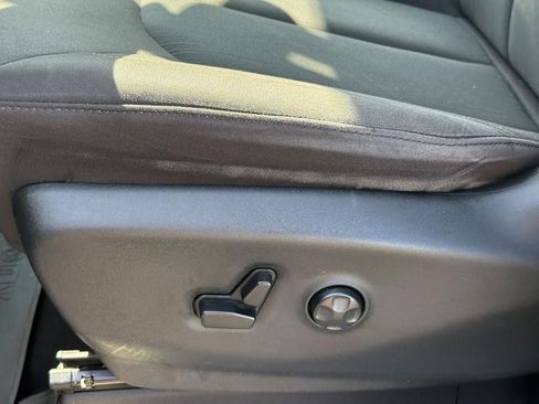 Used 2020 Chrysler Pacifica Touring FWD image 18