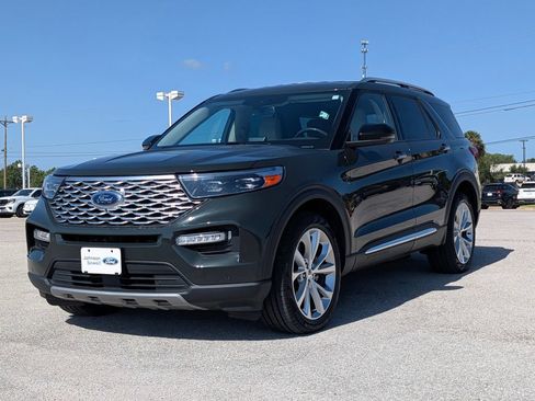 Certified 2022 Ford Explorer Platinum w/ Technology Package AWD/4WD image 4