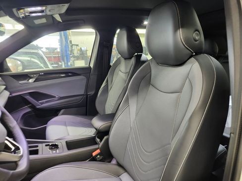 New 2026 Volkswagen Tiguan SE R-Line AWD/4WD image 9