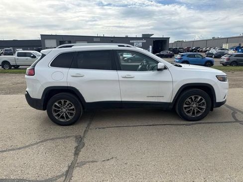 Used 2019 Jeep Cherokee Latitude Plus w/ Cold Weather Group AWD/4WD image 11