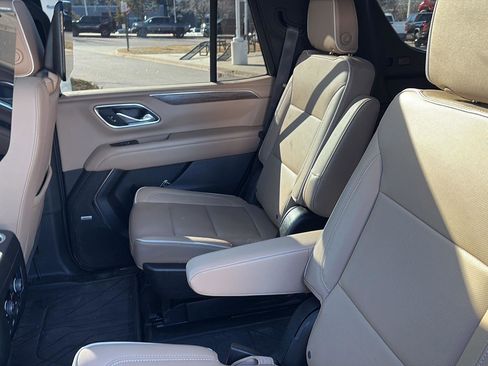 Used 2024 Chevrolet Tahoe Premier w/ Premium Package image 16