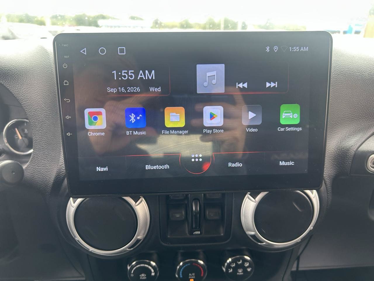 Used 2016 Jeep Wrangler Unlimited Sahara w/ Connectivity Group AWD/4WD image 22