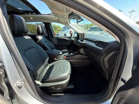 Used 2023 Ford Escape SE w/ PHEV Premium Package FWD image 9