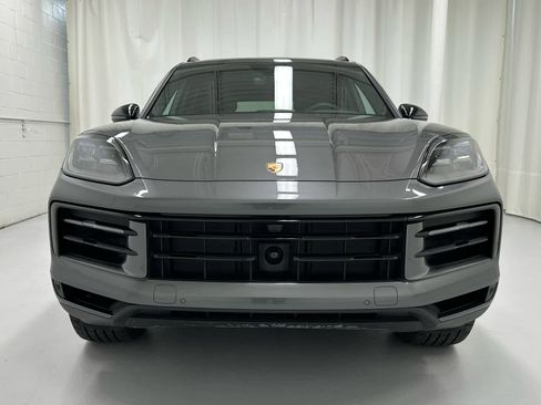 Used 2025 Porsche Cayenne image 5